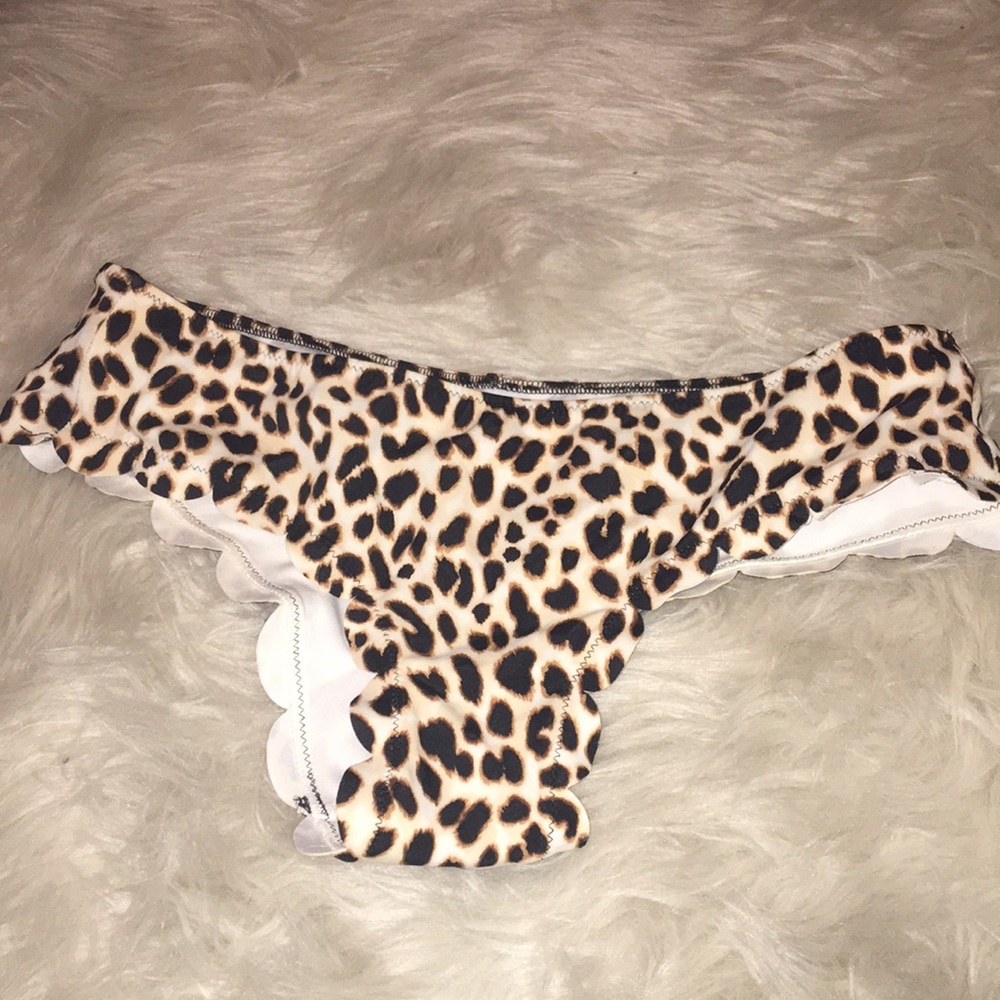 Cheeky bikini bottoms